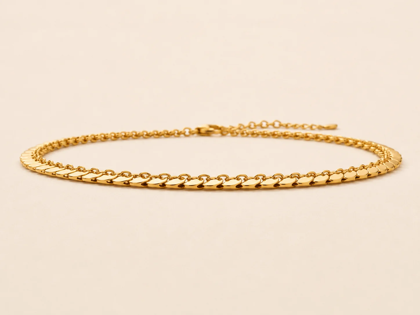 Sequin Flow Gold Chain Necklace | Luxury Jewelry Design — view 3